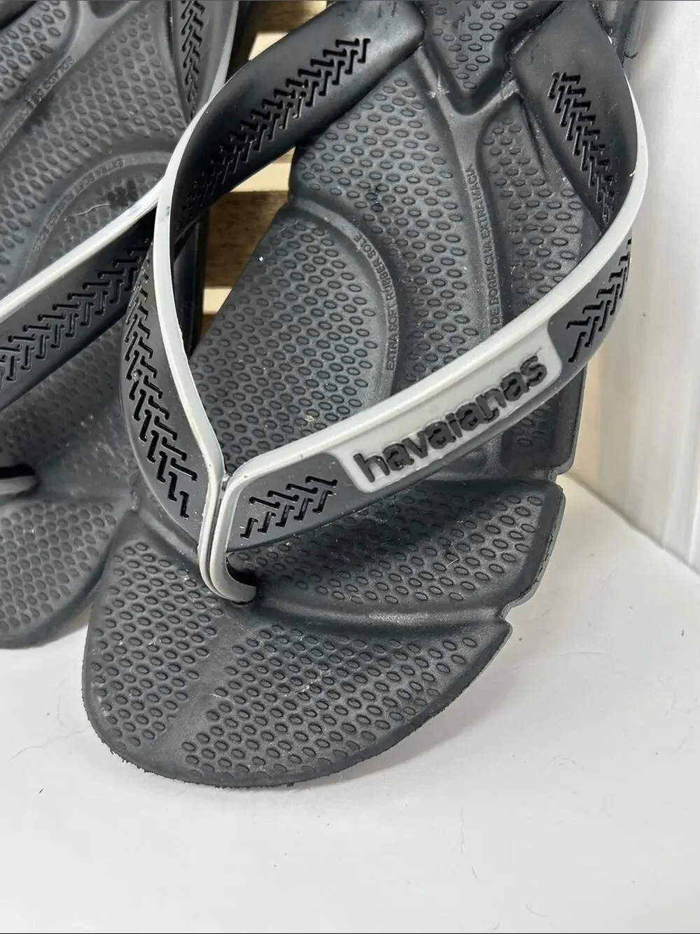 Havaianas Men’s Black Flip Flops with Gray Trim Size 41